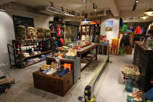 户外用品加盟指南 如何选择靠谱品牌与图册设计技巧